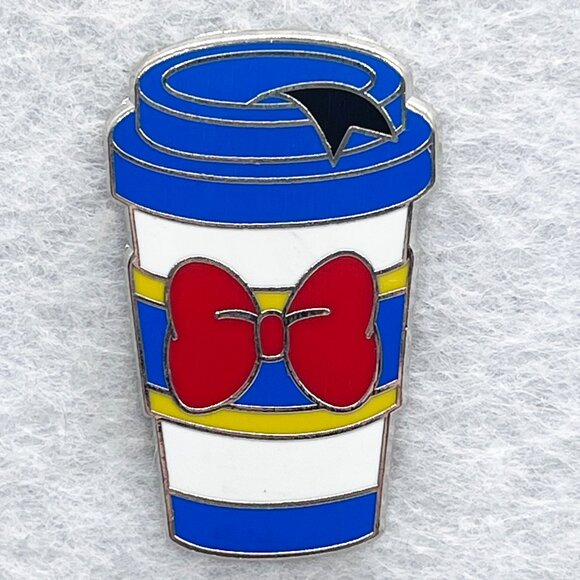 🔮 5/$25 Disney Character Coffee Cup Donald Duck Pin - Picture 1 of 3